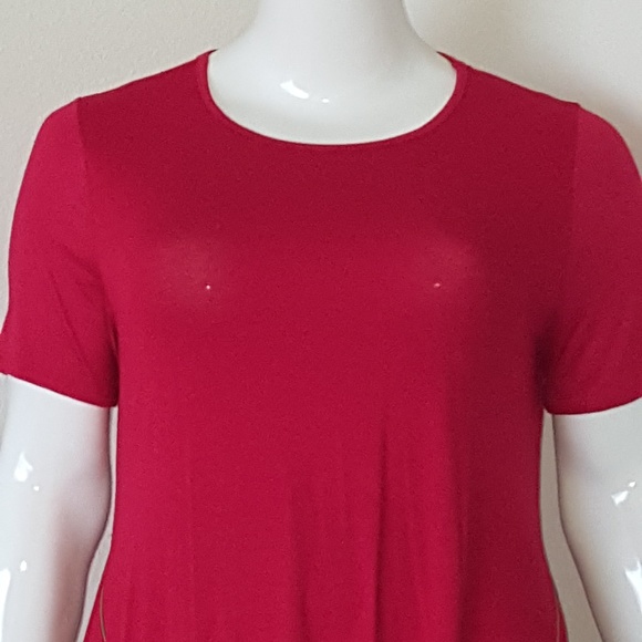 Casual T-shirt with zipper detail - Picture 3 of 3